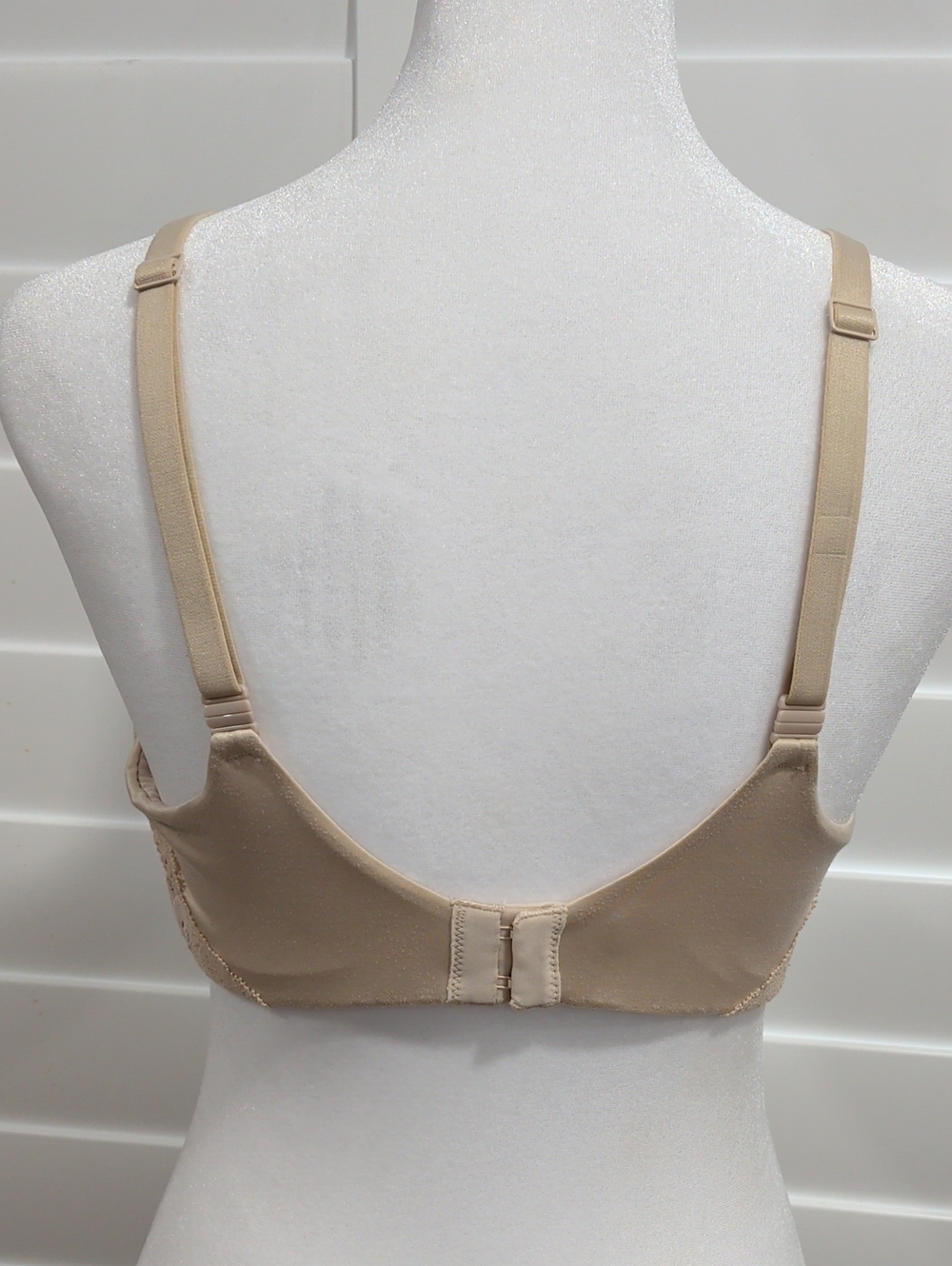 Body By Victoria Secret Push-up Bra Nude Color With Lace And Adjustable Straps. - Picture 4 of 8
